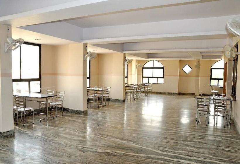 فندق Kirti Plaza