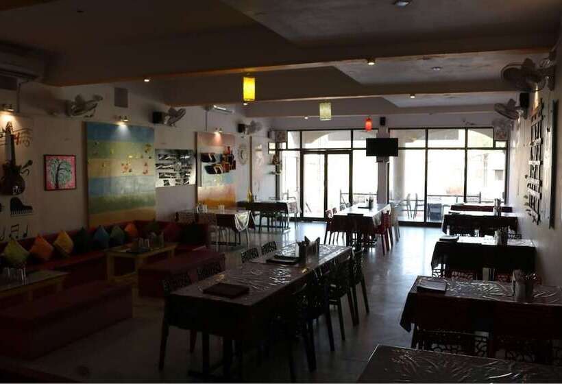 فندق Kirti Plaza