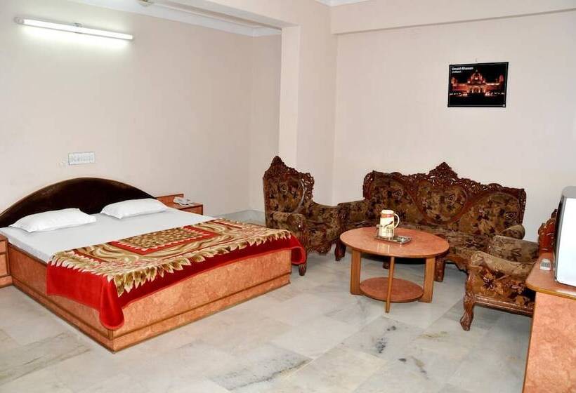 فندق Kirti Plaza