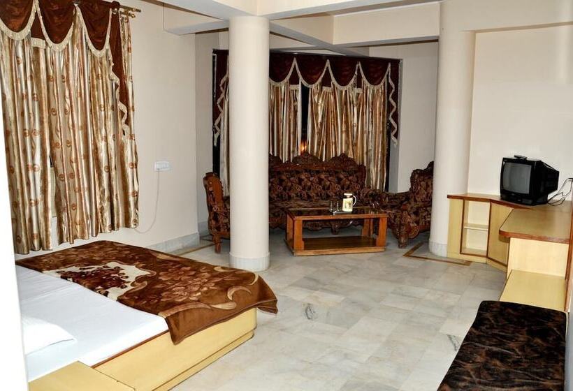 فندق Kirti Plaza