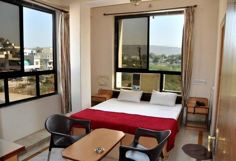 فندق Kirti Plaza