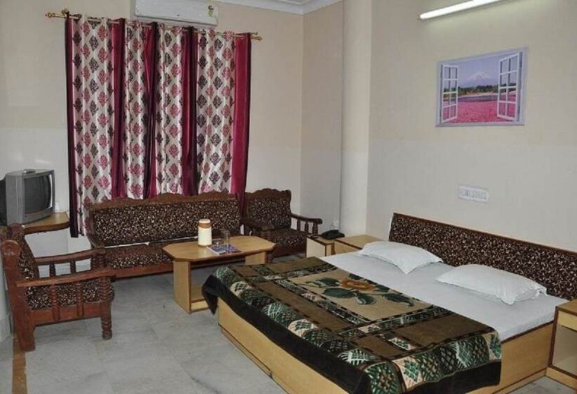 فندق Kirti Plaza