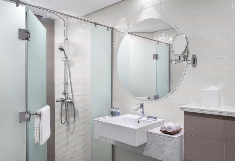 Leva Hotel And Suites, Opposite Downtown