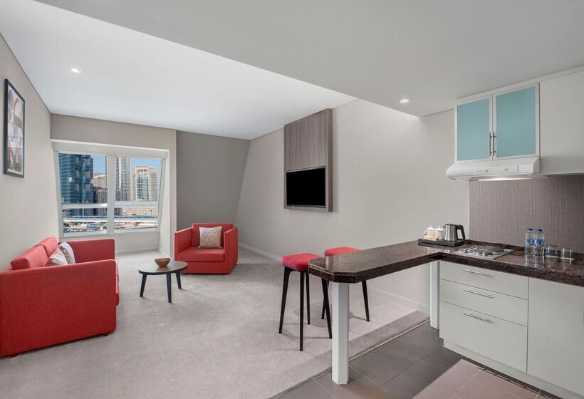 Leva Hotel And Suites, Opposite Downtown