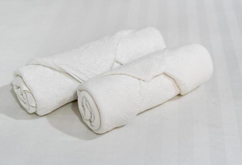 هتل Lotus Laverne