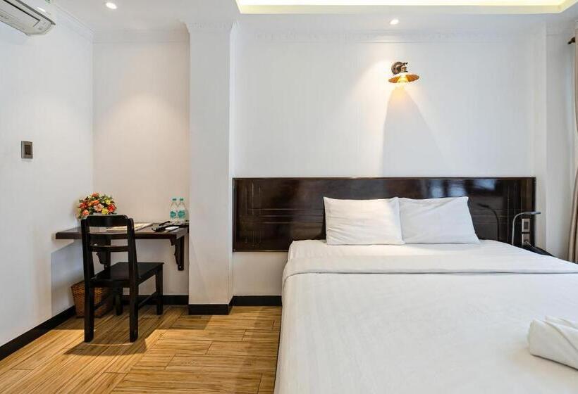 هتل Lotus Laverne