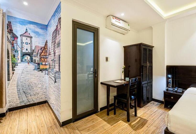 هتل Lotus Laverne