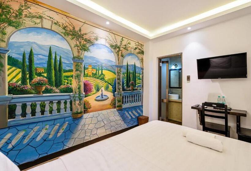 هتل Lotus Laverne