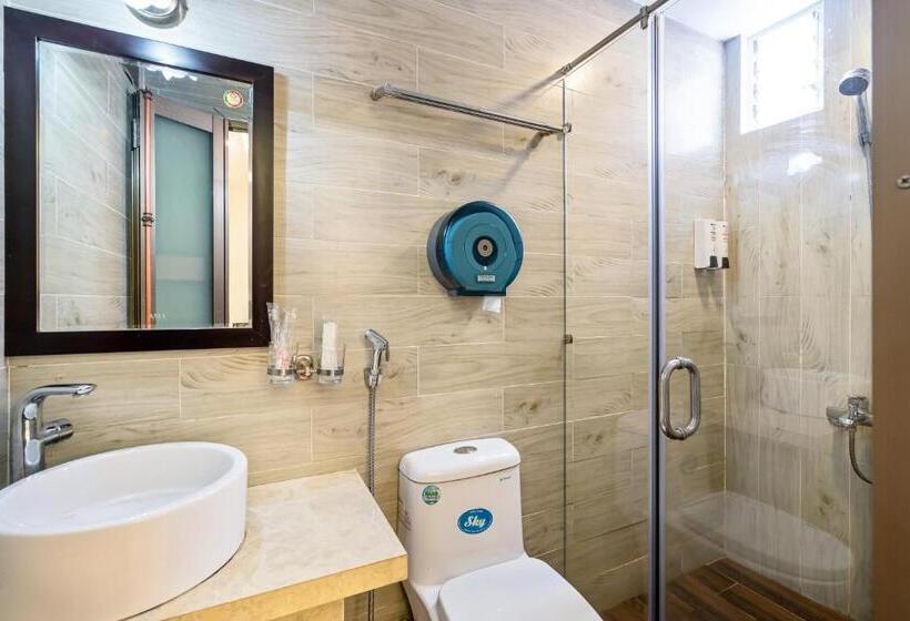 هتل Lotus Laverne