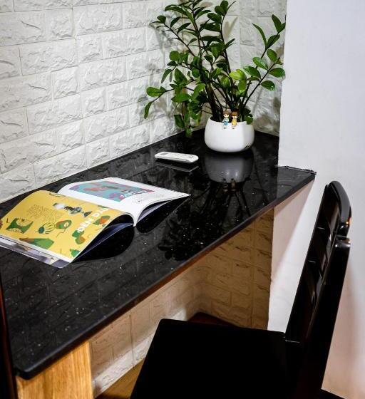 هتل Lotus Laverne