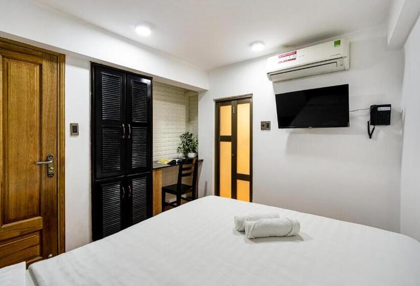 هتل Lotus Laverne