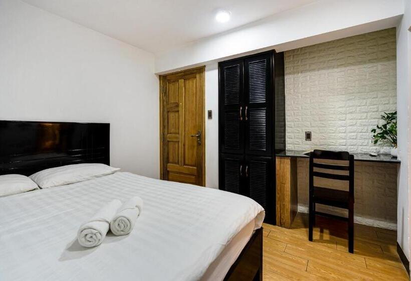 هتل Lotus Laverne