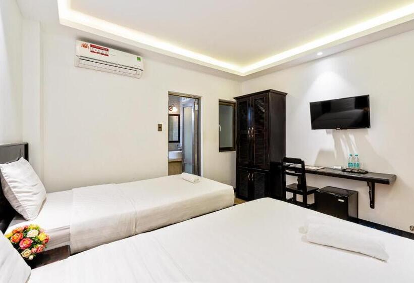 هتل Lotus Laverne