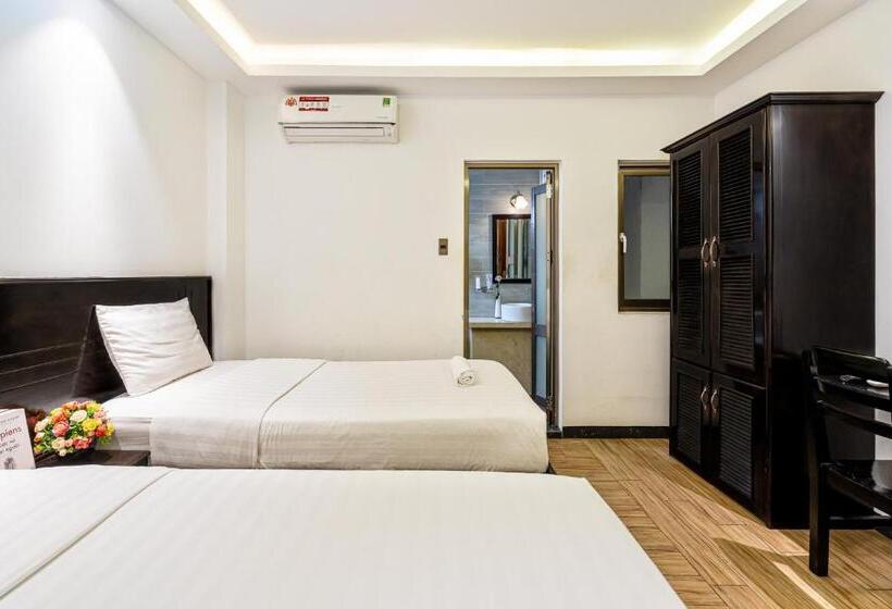 هتل Lotus Laverne