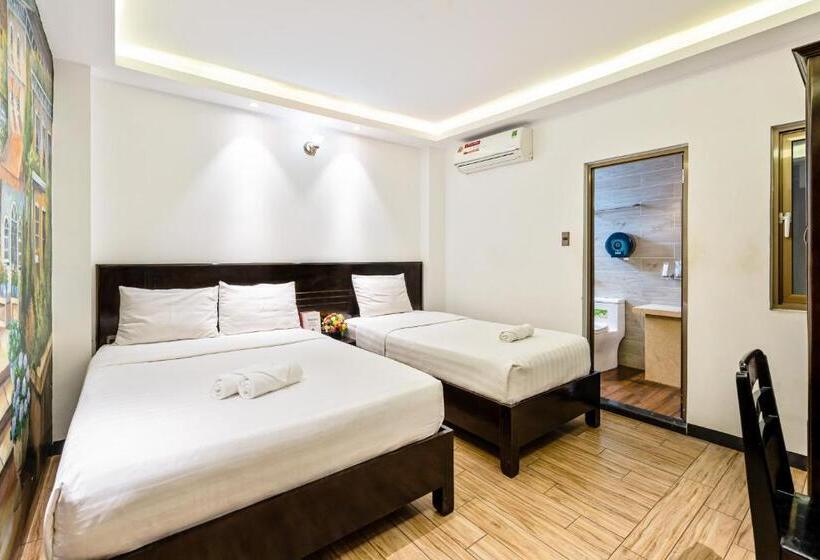 هتل Lotus Laverne