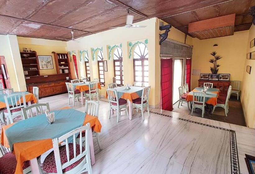 فندق Mahendra Prakash