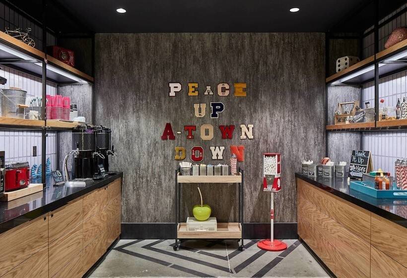 Отель Moxy Atlanta Midtown