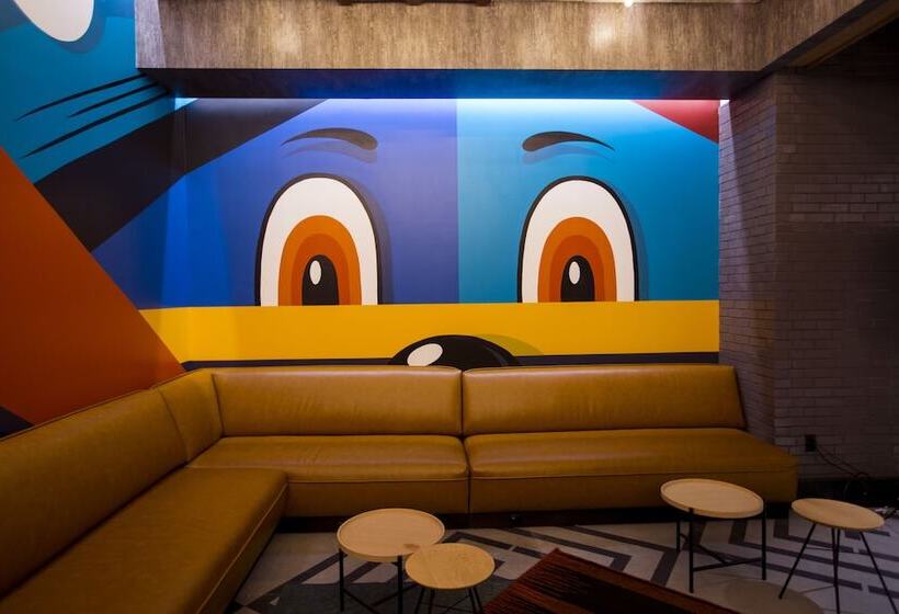 Отель Moxy Atlanta Midtown