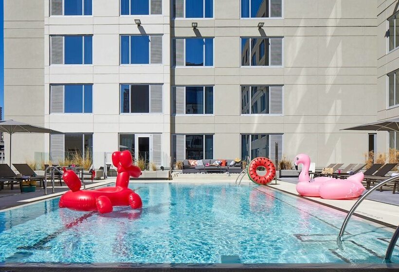 Отель Moxy Atlanta Midtown