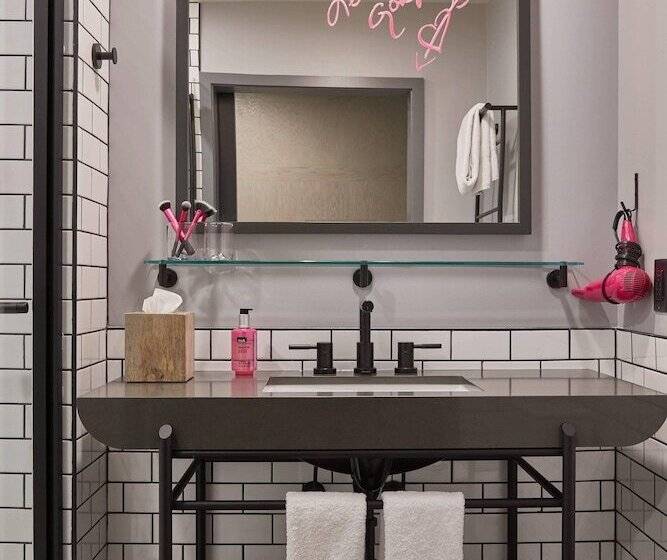 Отель Moxy Atlanta Midtown