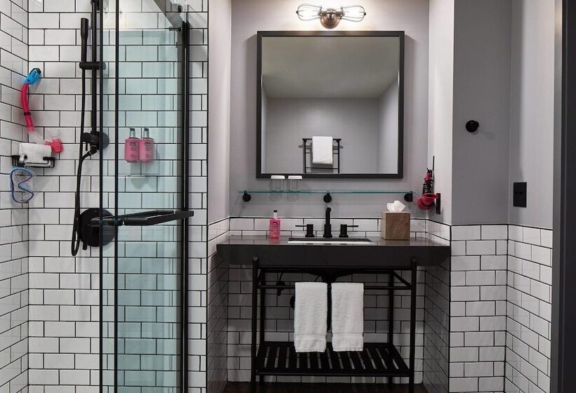 Отель Moxy Atlanta Midtown