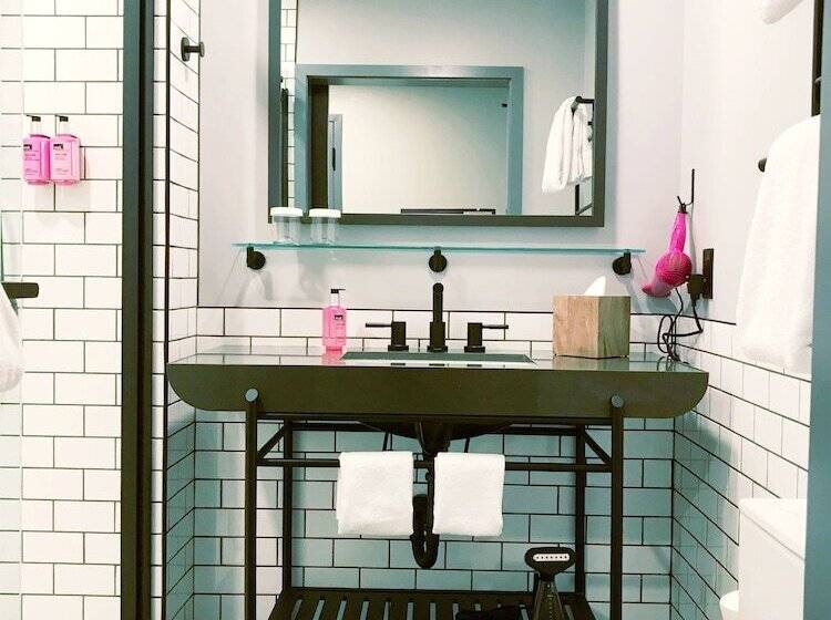 Отель Moxy Atlanta Midtown