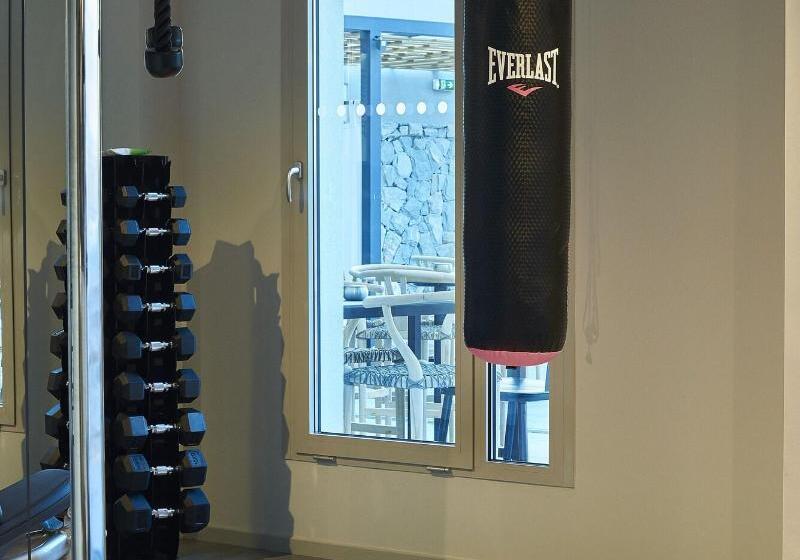 هتل Moxy Patra Marina