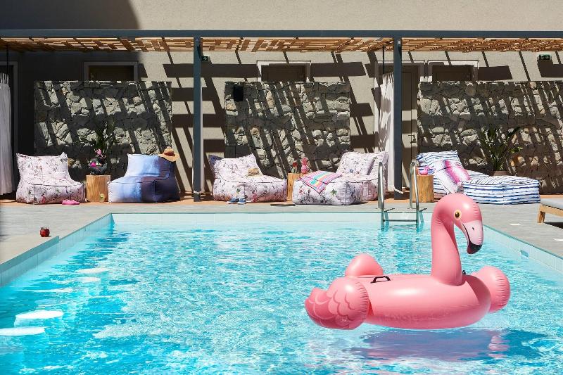 هتل Moxy Patra Marina