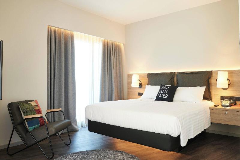 هتل Moxy Patra Marina