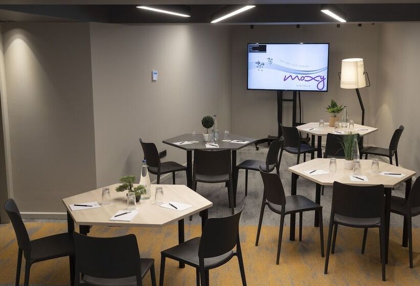 هتل Moxy Patra Marina