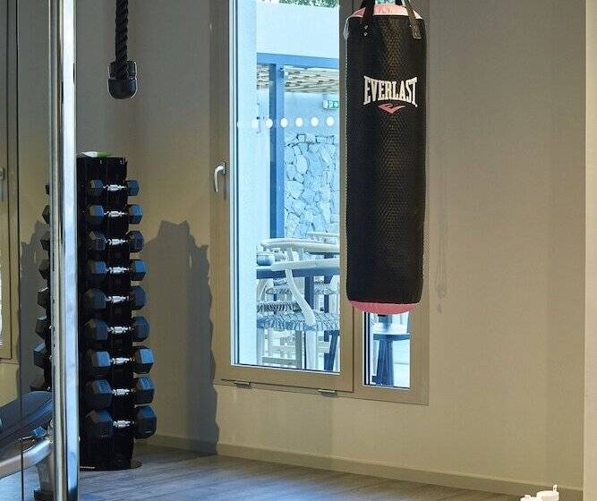 هتل Moxy Patra Marina