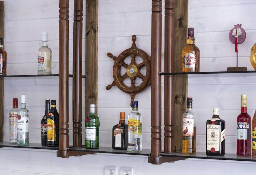 Отель Naiades Marina