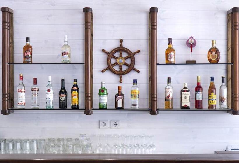 Отель Naiades Marina