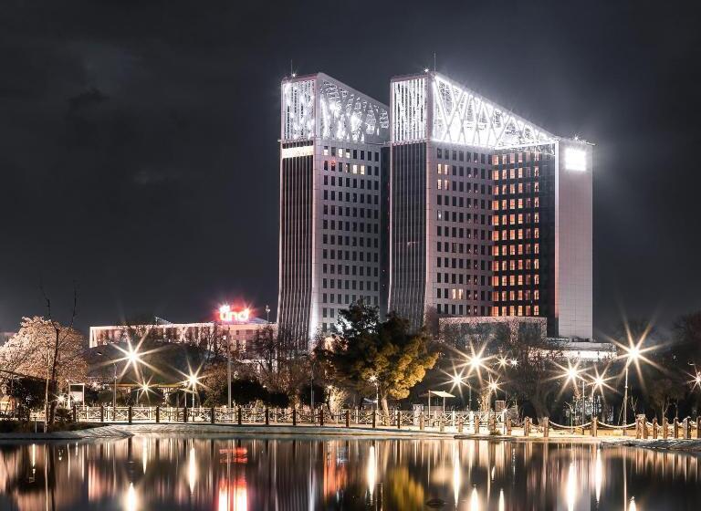 Park Mall Hotel & Conference Center