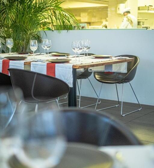 Отель Parque Santiago IV Official