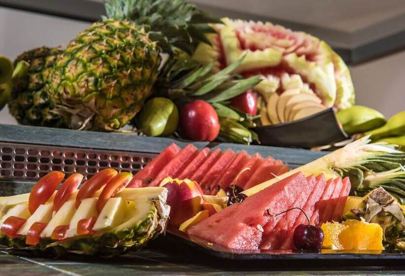 Petousis Hotel & Suites