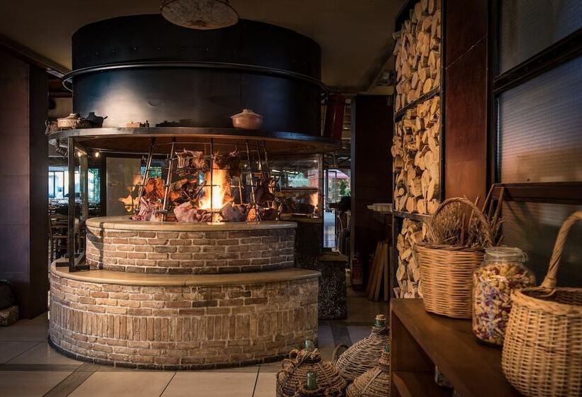 Petousis Hotel & Suites