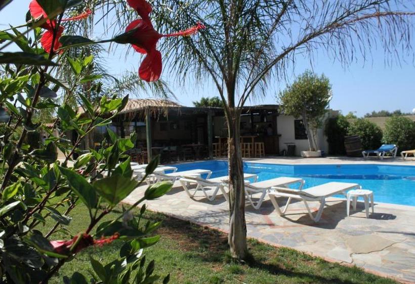 فندق Petros Village