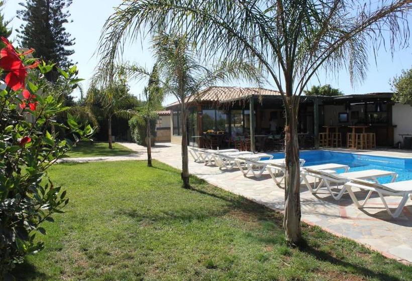 فندق Petros Village