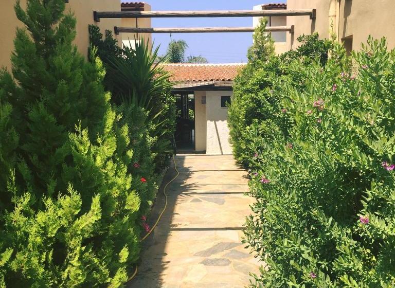 فندق Petros Village