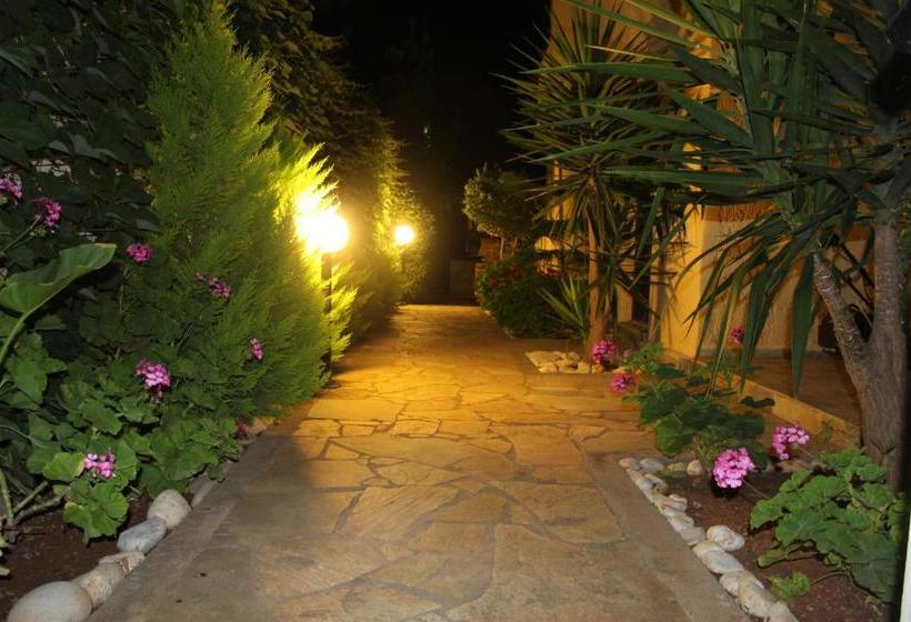 فندق Petros Village