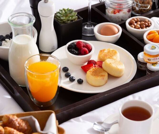 هتل Radisson Blu Olympiyskiy