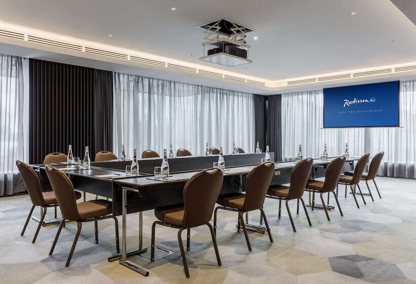 هتل Radisson Blu Olympiyskiy