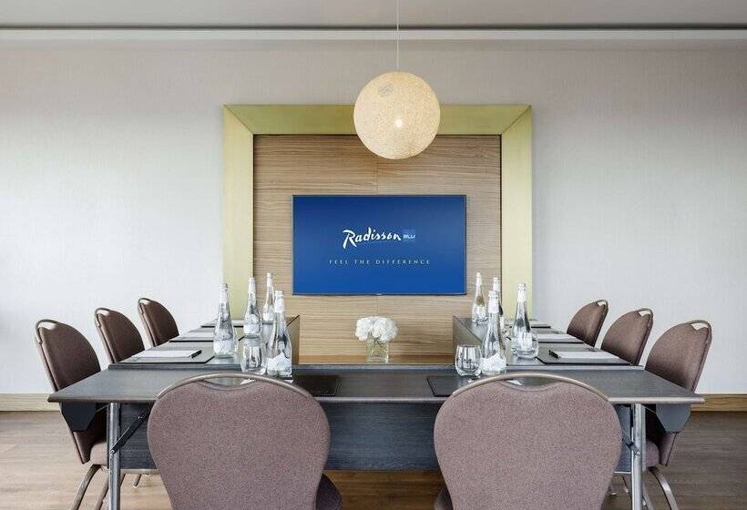 هتل Radisson Blu Olympiyskiy