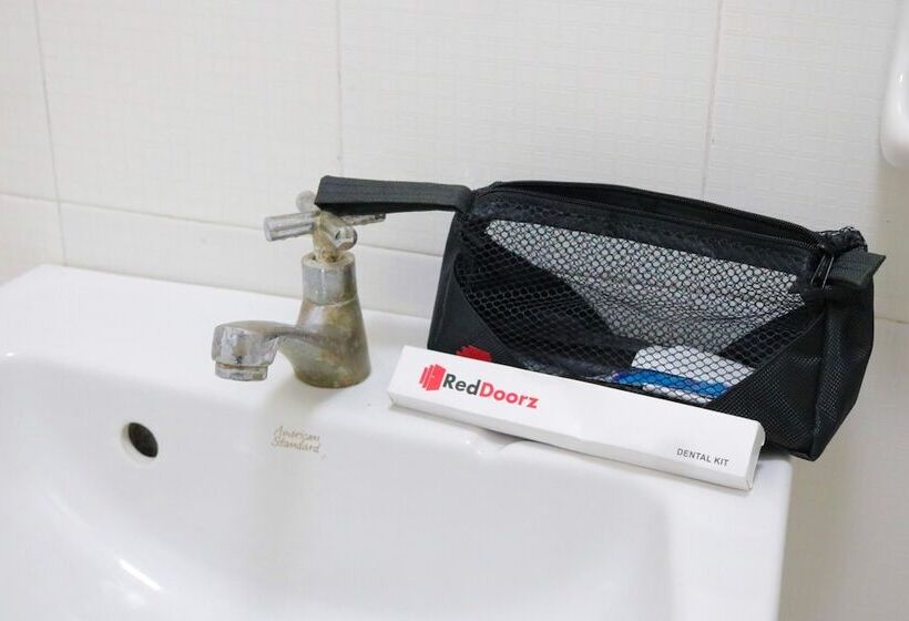 Отель Reddoorz @ Bonifacio St Cebu