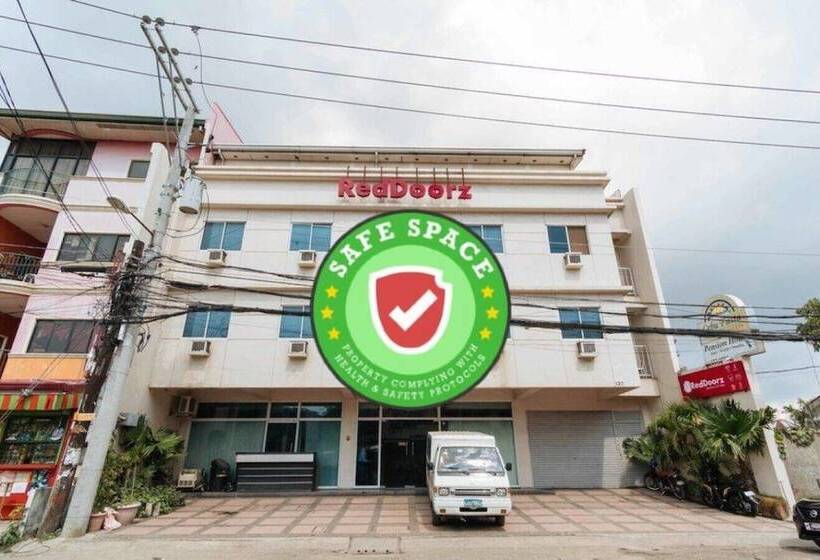 Отель Reddoorz @ Bonifacio St Cebu