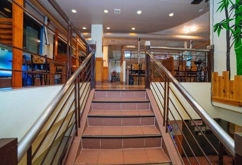 فندق Reddoorz @ Fields Avenue Angeles City