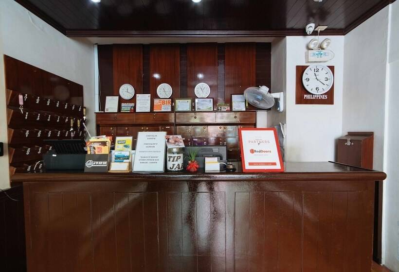 ホテル Reddoorz Near Walking Street Angeles City