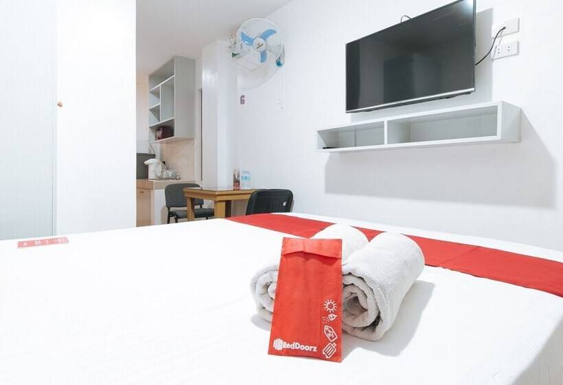 酒店 Reddoorz Plus @ Ruby Las Pinas Weekly Stay