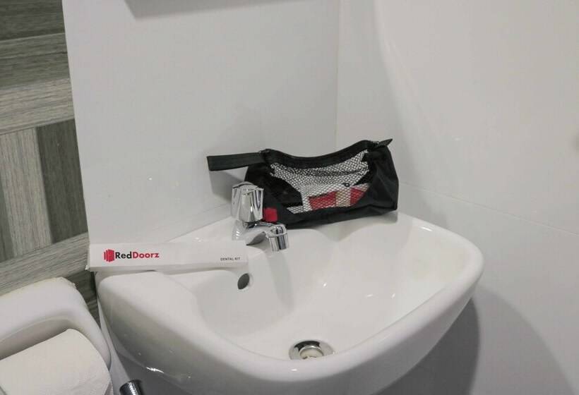 هتل Reddoorz Premium @ Wireless Mandaue Cebu